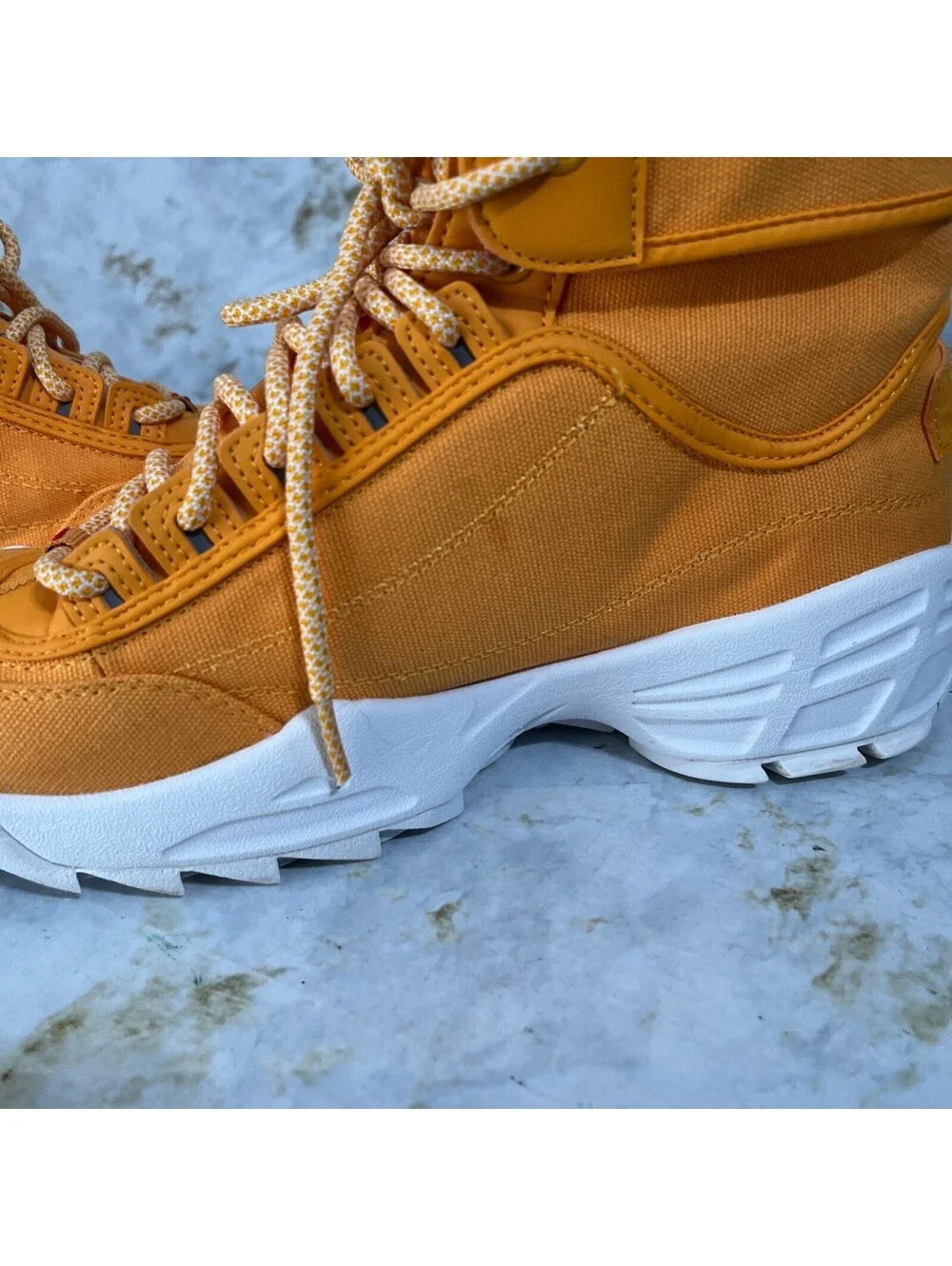 Fila upper discoloration